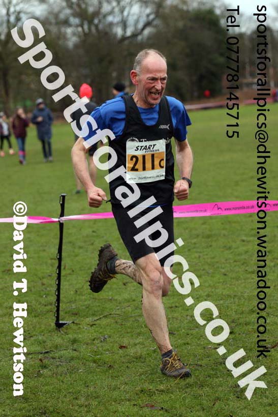 Mens veterans Durham Cathedral Cross Country Relays, Maiden Castle, Durham. Photo: David T. Hewitson/Sports for All Pics